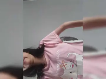 Selinababy99のBongacamsで今すぐ視聴可能なセックスカム