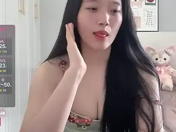 rose-uのStripchatで今すぐ視聴可能なセックスカム