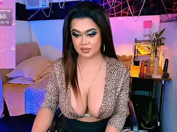 asiankatyhugeのStripchatでセックスカメラ