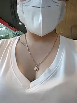 Mina-02のStripchatで今すぐ視聴可能なセックスカム