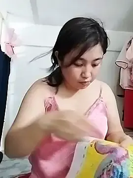 Minn-cuteのStripchatでプライベートチャット