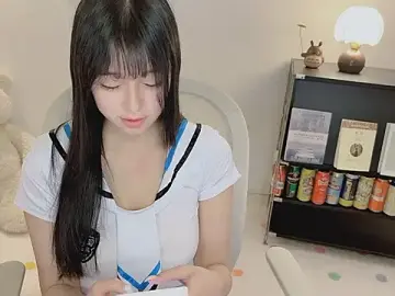OnechestnutのStripchatでアダルトビデオチャット