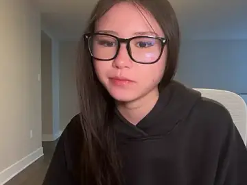 luvviviiのStripchatでヌードカメラ