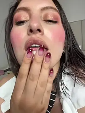 VioletPearsonのStripchatで無料ライブポルノ