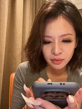 Sunflower-77のStripchatでライブチャット