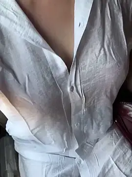 May-SquirtのStripchatで無料ライブポルノ