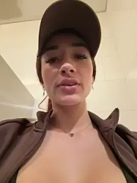 ariiel_のStripchatでアダルトビデオチャット