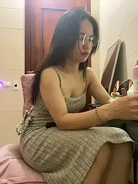 LiLi-Kirix99のStripchatでライブセックス映像