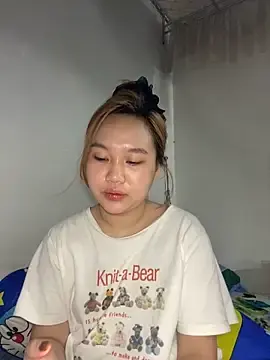 Almira6868のStripchatでライブセックス映像