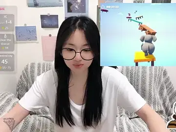LiLiYbabyのStripchatでライブセックス映像