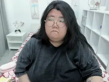 Nadine_asianのStripchatでセックスチャット
