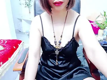 Miu-LeのStripchatでヌードカメラ