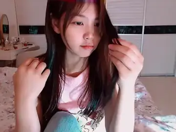 Miu1_girlのStripchatでライブセックス映像
