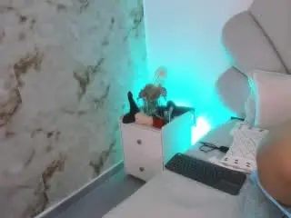HeylyのXlovecamでヌードカメラ